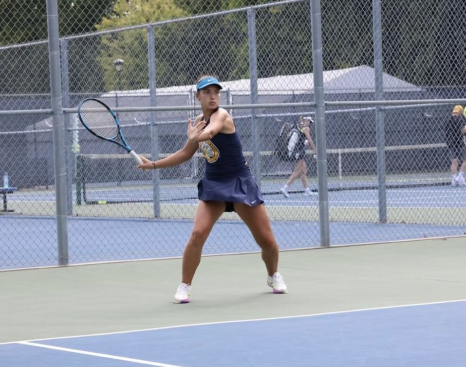 Yasmin about to hit a forehand.
Credit: Dana Savarino 
